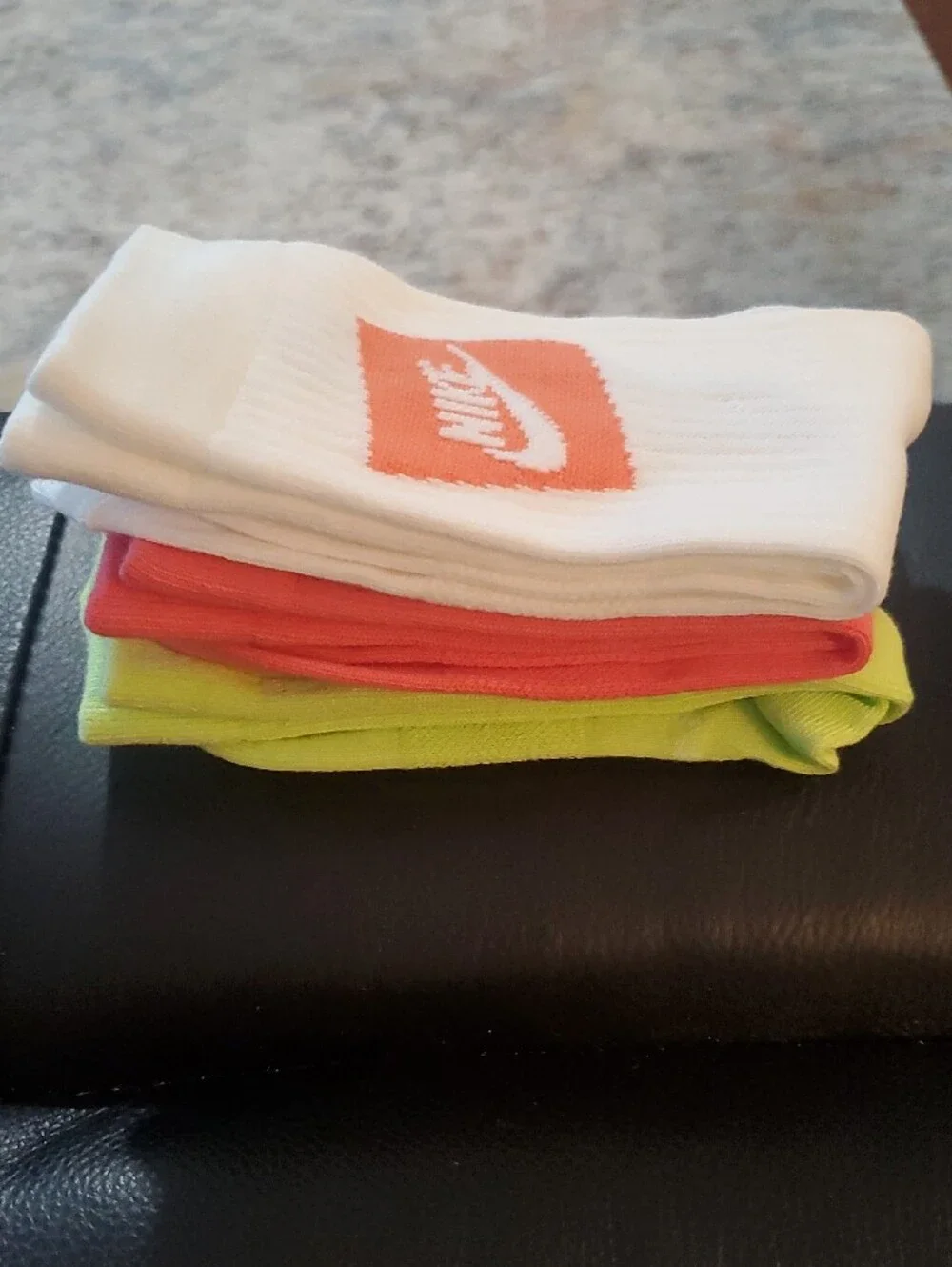 Nike Crew Athletic Socks Pack in Lime, Coral & White